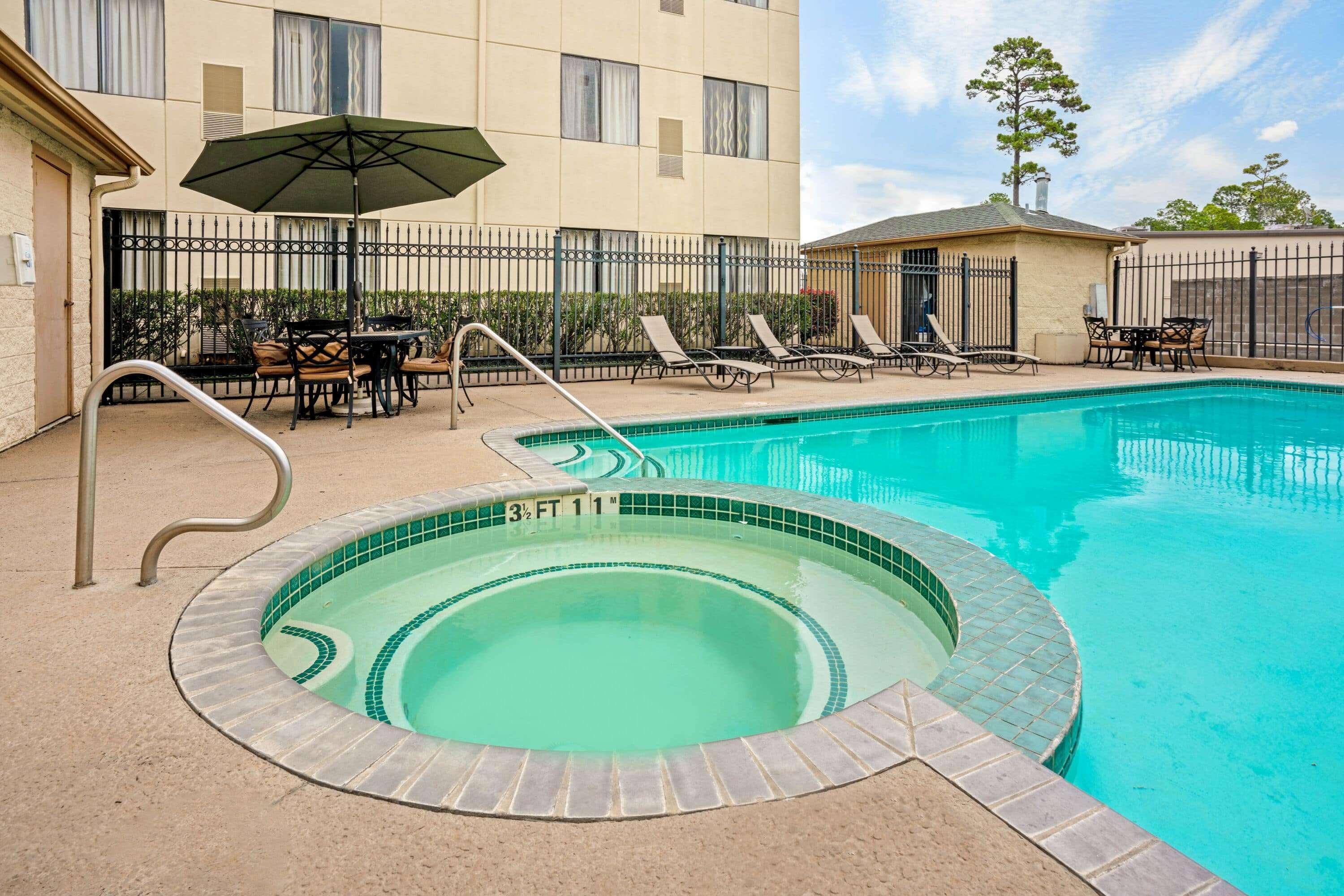 La Quinta Inn & Suites By Wyndham The Woodlands Spring Exterior foto